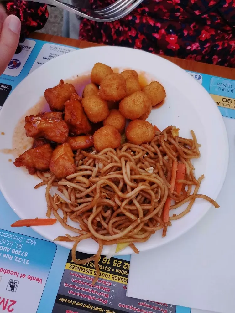 Nouilles Sautées Au Poulet Au Curry
